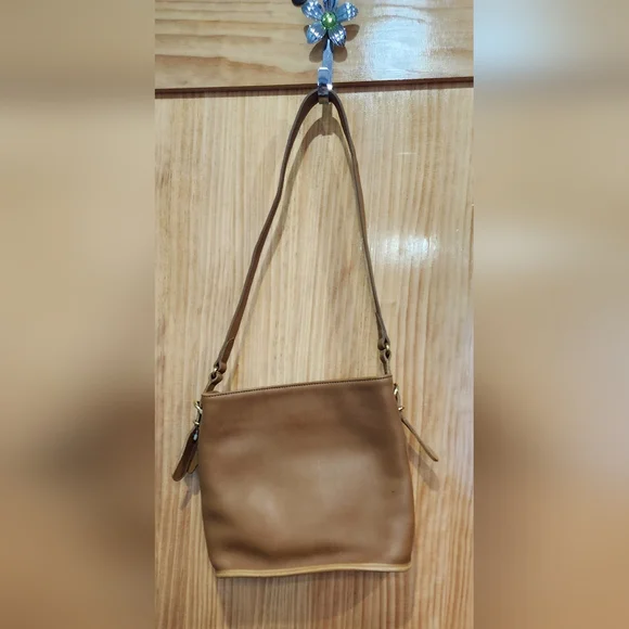 Coach Vintage Equestrian Bucket Shoulder Bag (D8D-9809) - Picture 2 of 16